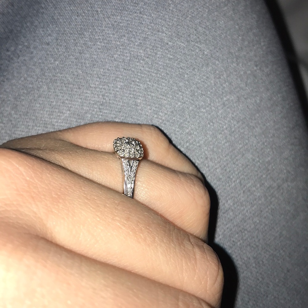 Ring - Picture 3 of 6